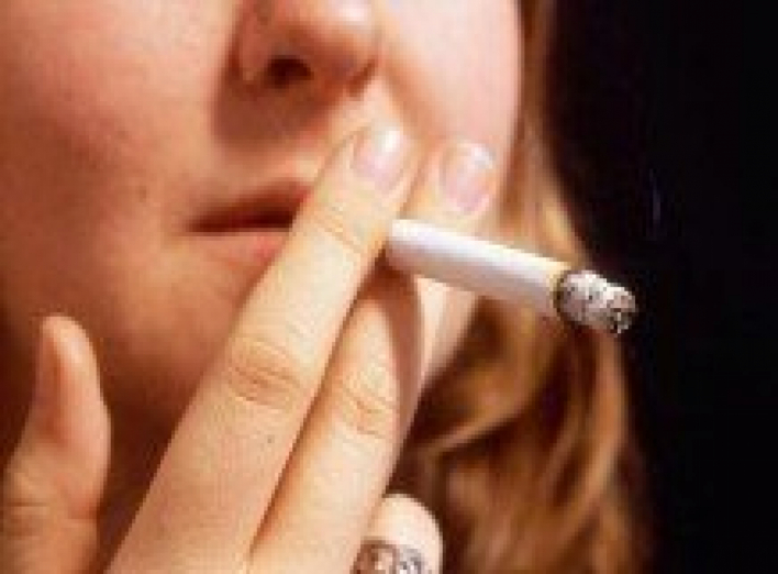 Депутаты требуют запретить курить в присутствии несовершеннолетних
