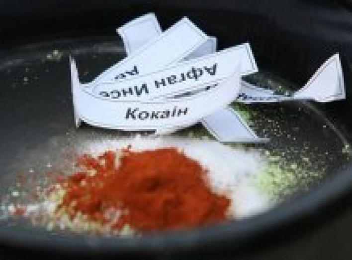 В украинских тюрьмах заказывают наркотики "с доставкой"