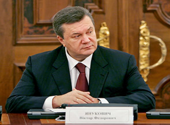 Янукович запретил массовые мероприятия