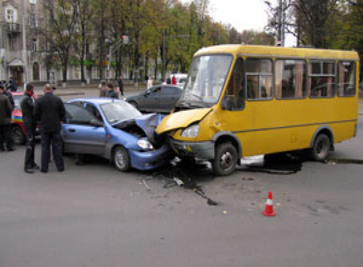 В Сумах в ДТП попала маршрутка.