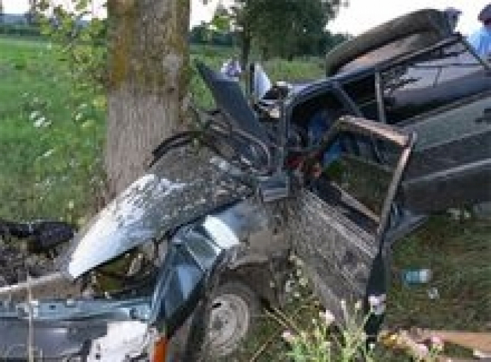 В Сумской области в ДТП погибли два человека, еще четверо травмированы (+ фото)