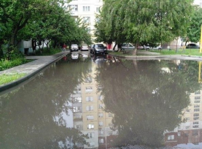 Сумские лужи стоят по миллиону каждая (+фото)