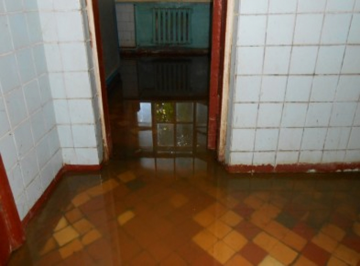 В Сумах жители КРЗ неделю «тонут в фекалиях»