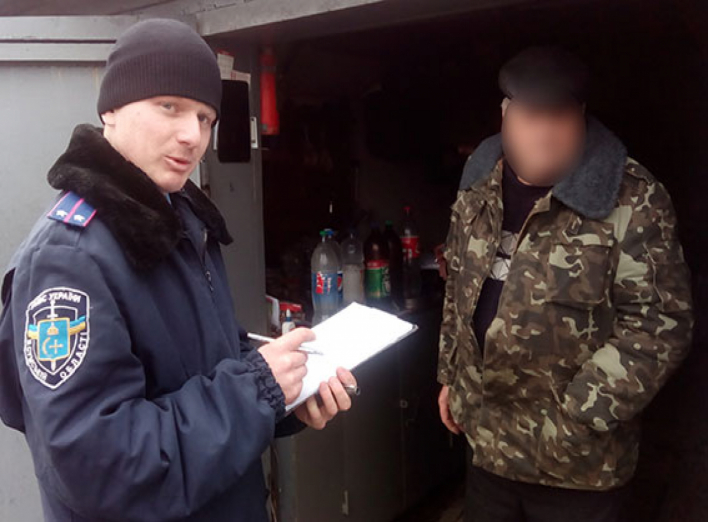 На Сумщине полиция пресекла деятельность самогонной "точки" (+фото)