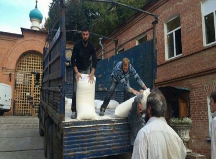 Фонд Вилкула за два года передал в Святогорскую Лавру более 150 тонн гуманитарных грузов для семей переселенцев с детьми