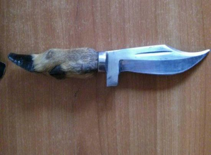 В центре Сум с холодным оружием задержали женщину