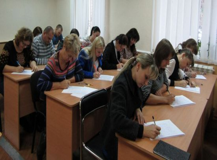В Сумах написали радиодиктант национального единства (+фото)
