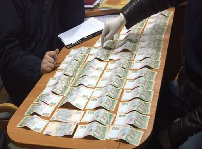 На Сумщине глава сельсовета попался на взятке в 25 тысяч гривен 
