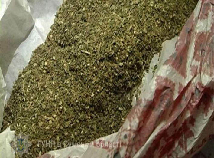 В Сумах у студента-иностранца обнаружили наркотики и "бульбулятор" (+фото) 