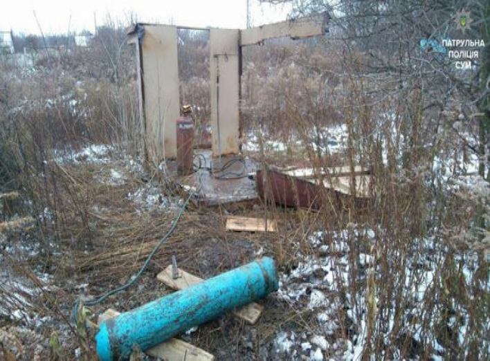 Двое сумчан по частям хотели похитить металлическую конструкцию (+фото)
