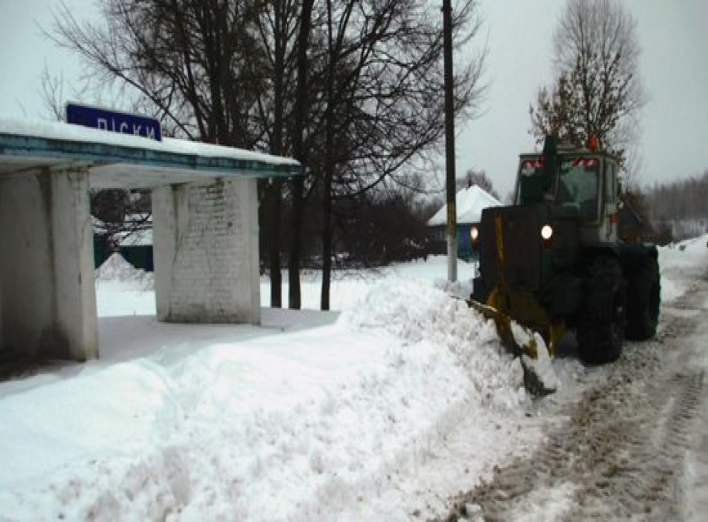 Снежная непогода продолжает испытывать дорожников Сумщины
