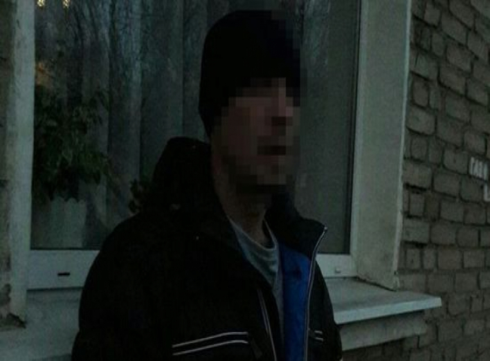 В Сумах по горячим следам задержали магазинного вора (+фото)