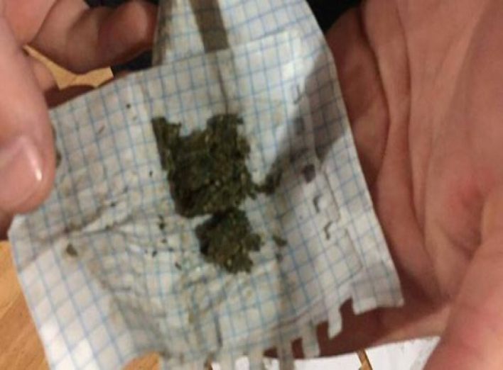 В Сумах на СКД задержали мужчину с веществом, похожим на наркотическое