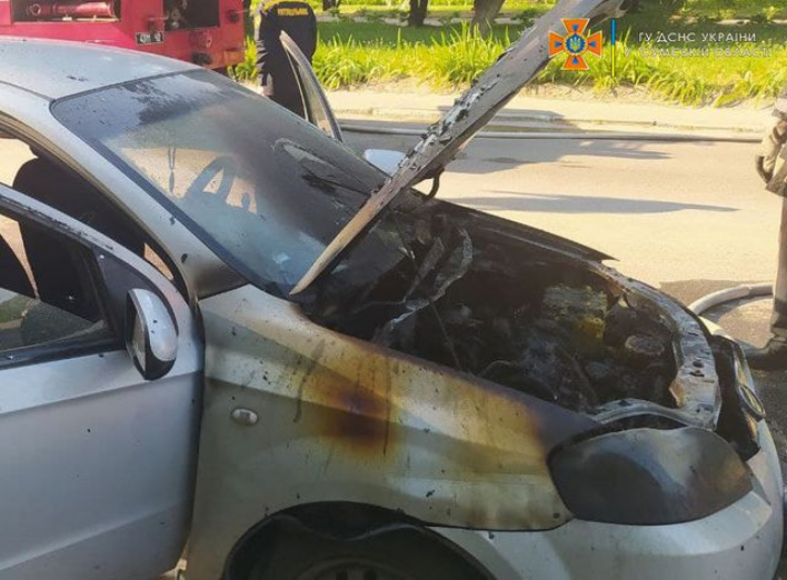 На Сумщині 11 липня рятувальники ліквідували загоряння автомобіля  фото