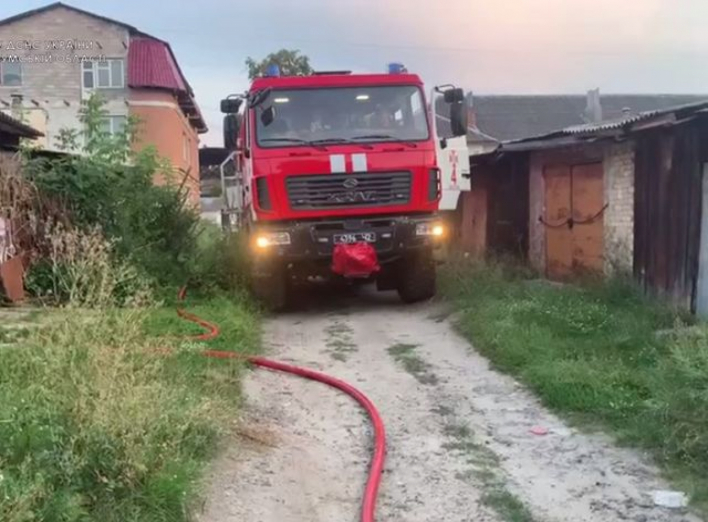 На Сумщині вогнеборці запобігли масштабній пожежі  фото