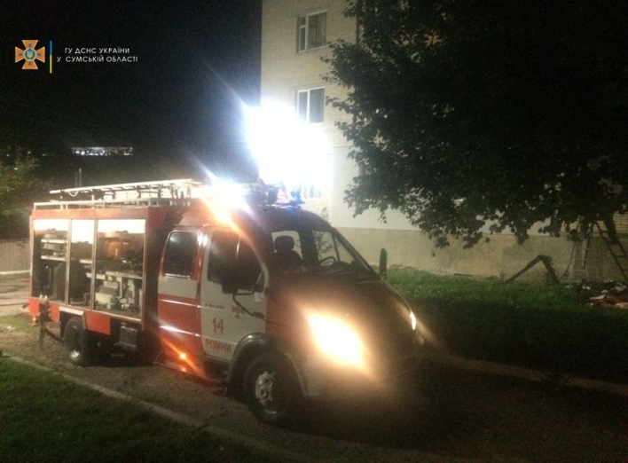 На Сумщині вогнеборці ліквідували загоряння в багатоквартирному будинку фото