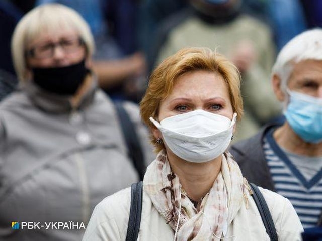 Чи потрібно носити маски COVID-вакцинованим