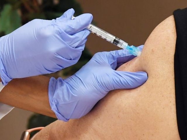 У США зможуть в'їхати тільки щеплені схваленими у ВООЗ вакцинами фото