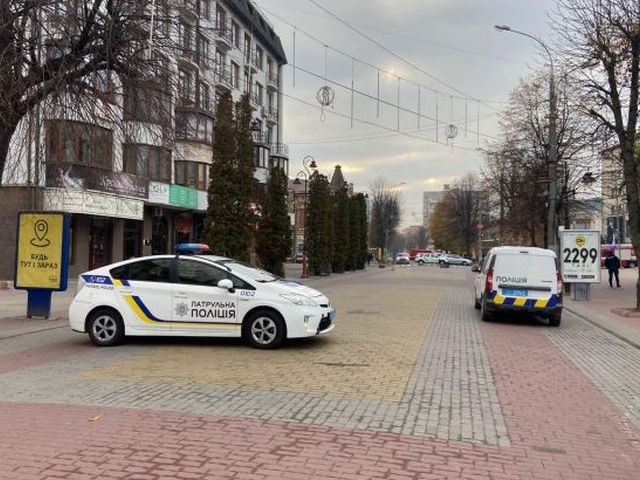 Центр Хмельницького перекривали через підозрілу валізу