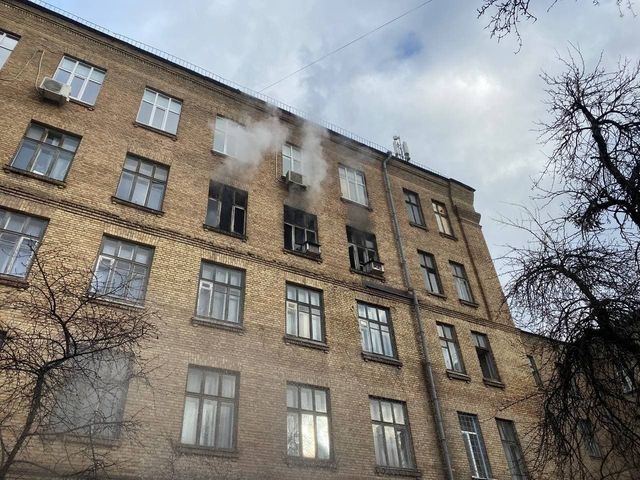У Києві загорілася будівля інституту автоматики