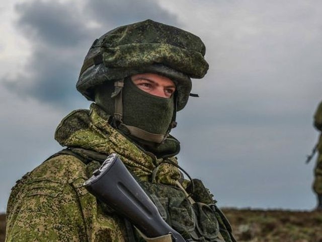 Росія перекинула до кордонів України 10 тисяч військових для навчань фото