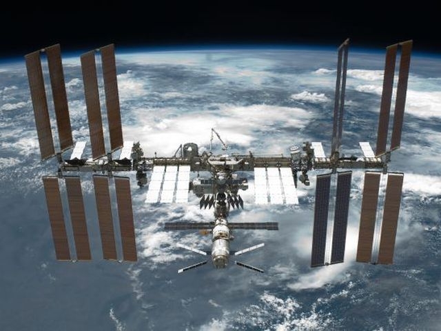 Астронавти NASA сьогодні вийдуть у відкритий космос  фото