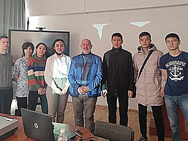 Професор СумДУ провів навчальні тренінги в університеті Казахстану фото