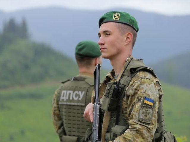 Українським прикордонникам дозволили застосовувати зброю фото