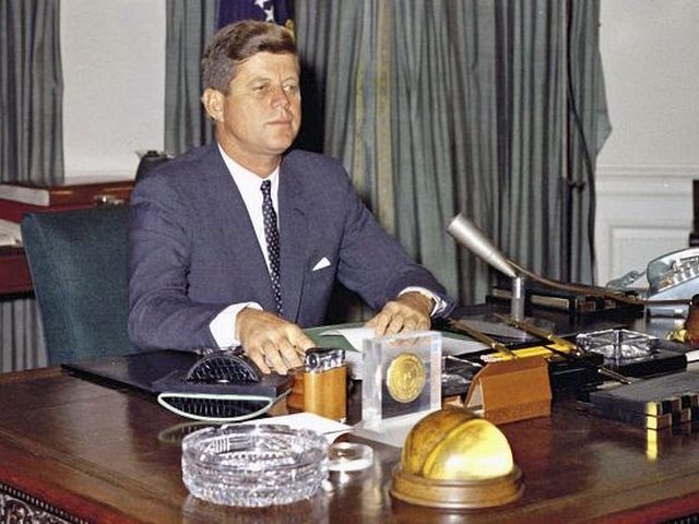 США розсекретили документи про вбивство Кеннеді фото