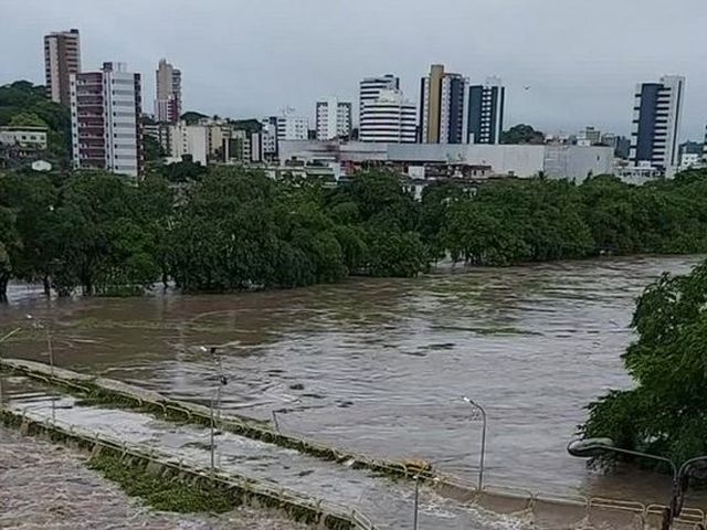 У Бразилії евакуювали 50 тисяч людей через повені