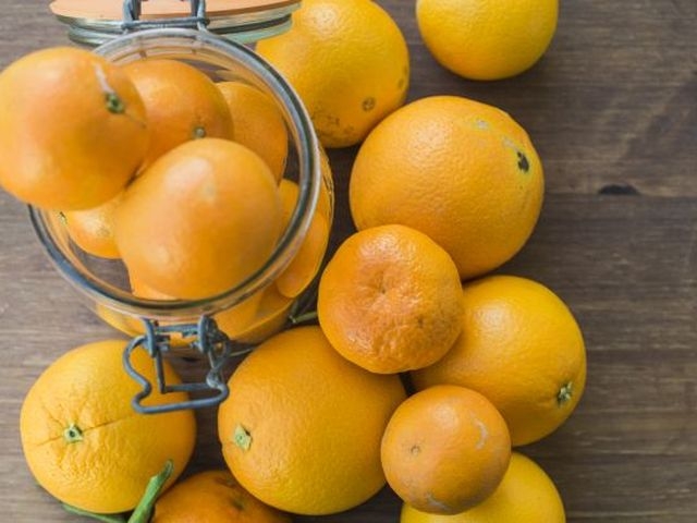 Як почистити апельсин за кілька секунд  фото