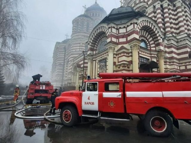 У центрі Харкова пожежа у Благовіщенському соборі фото