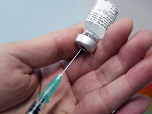 Майже 100 тисяч українців отримали бустерну дозу вакцини проти COVID-19
