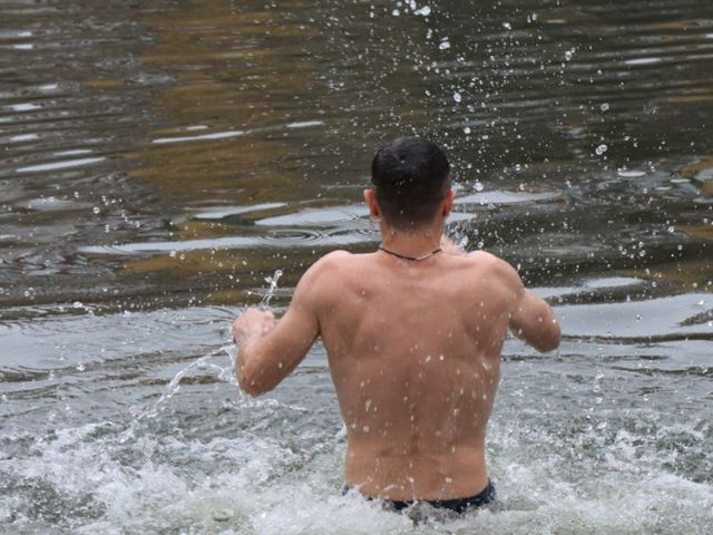 Сумчанам нагадують правила поводження на воді  у свято Водохреща фото