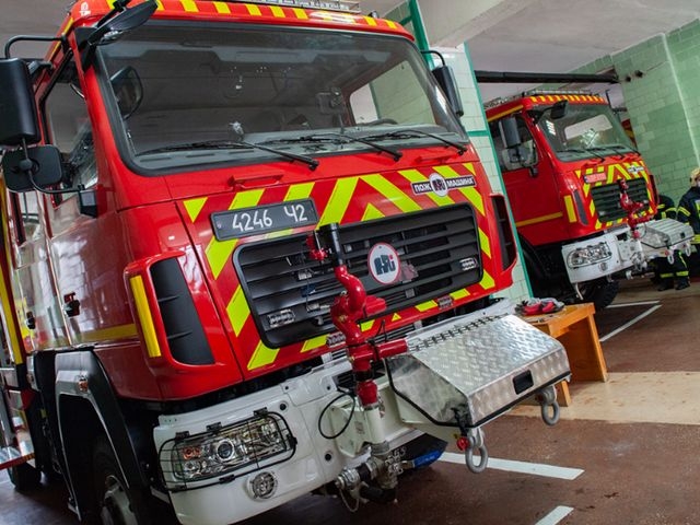 На Сумщини рятувальники отримали дві пожежні автоцистерни фото