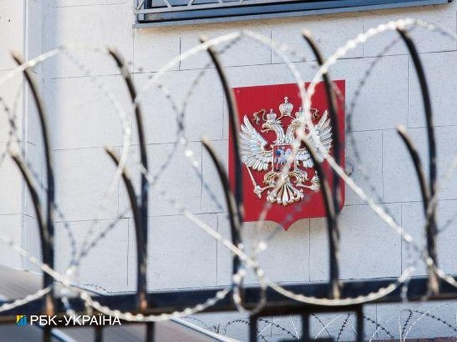 Росія почала евакуацію дипломатів з України