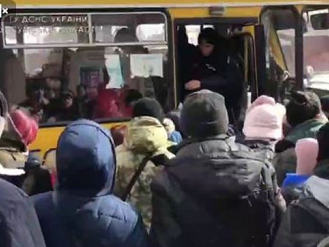 Із Сумщини евакуювали ще 2,7 тис. мирних українців фото