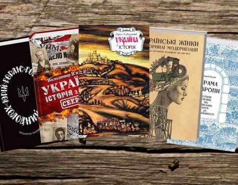 На Сумщині російські фашисти палять українські книжки фото