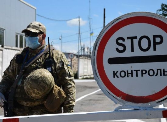 Прикордонники розповіли про ситуацію з чергами на виїздах з України фото