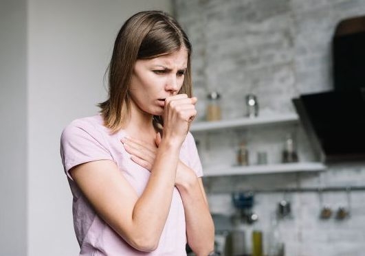 Заспокоюємо кашель без ліків: кращі перевірені засоби