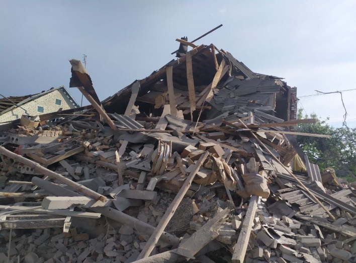 Окупанти зруйнували цивільний будинок фото