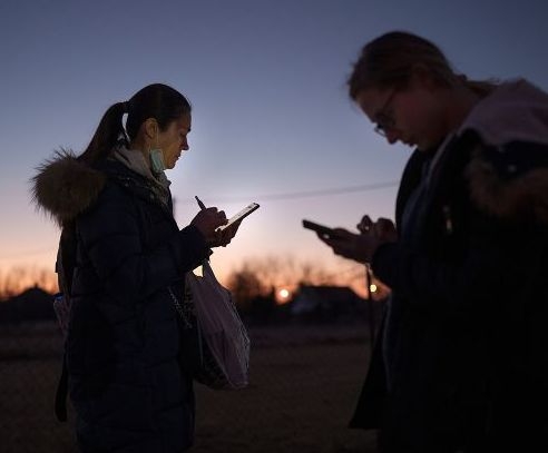 Українцям повідомили про відключення мобільного зв’язку: що сталося