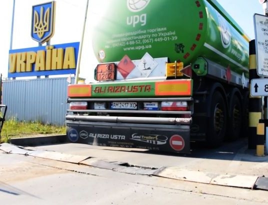 Закарпаття відмовляється відправляти пальне в інші регіони України фото