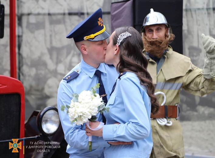 Обручка поштою: як одружувалися рятувальники з Сум та Дніпра фото