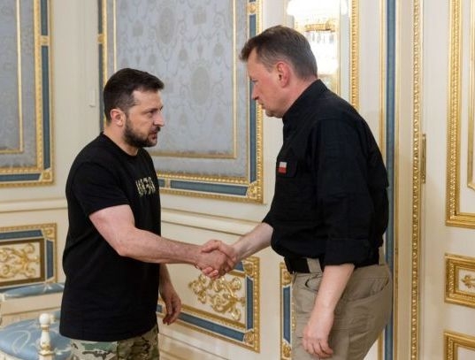 Зеленський зустрівся з міністром оборони Польщі фото