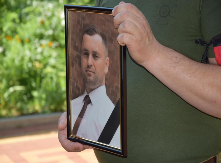 У Сумах поховали загиблого на війні героя фото