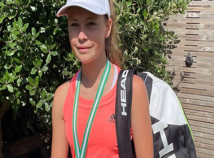 Чотирнадцятирічна сум'янка перемогла на тенісному турнірі в Англії фото