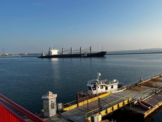 Перший караван суден з українським зерном вирушив з портів Одеси фото