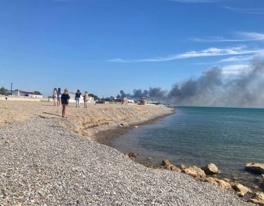Потужності морської авіації РФ впали після вибухів на аеродромі в Криму фото