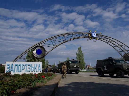 Росіяни накопичують техніку та військових на ЗАЕС